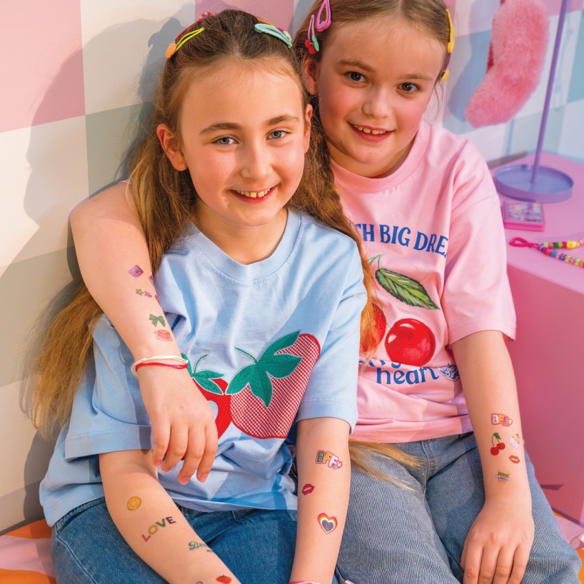 Laikinos tatuiruotės, Draugės