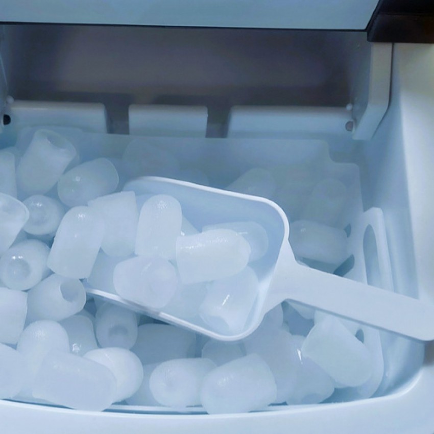 Juodas inox ledo kubelių aparatas su LCD ekranu, laikmačiu ir savaiminio išsivalymo funkcija Ruhhy