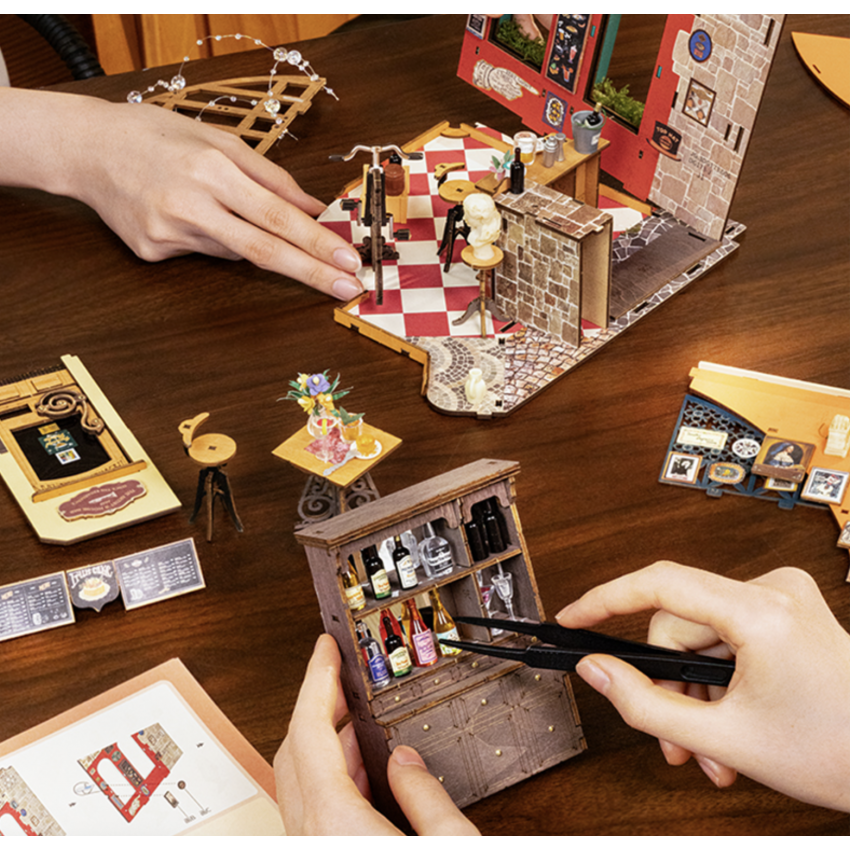 Mini namas 3D konstruktorius Rolife Cheers Bar & Dining