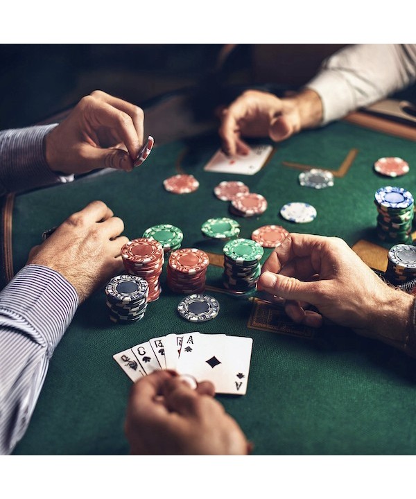 Pokerio rinkinys, 300 žetonų lagamine