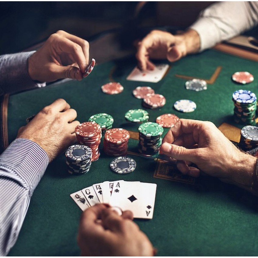 Pokerio rinkinys, 300 žetonų lagamine