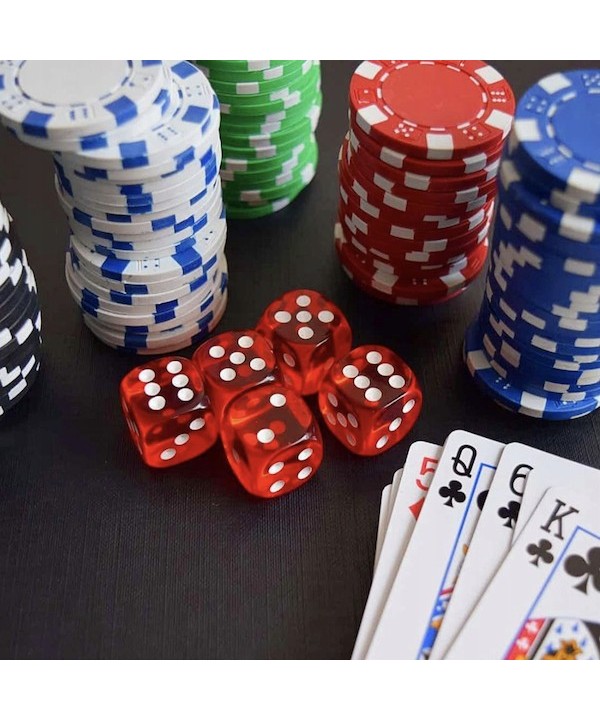 Pokerio rinkinys, 300 žetonų lagamine